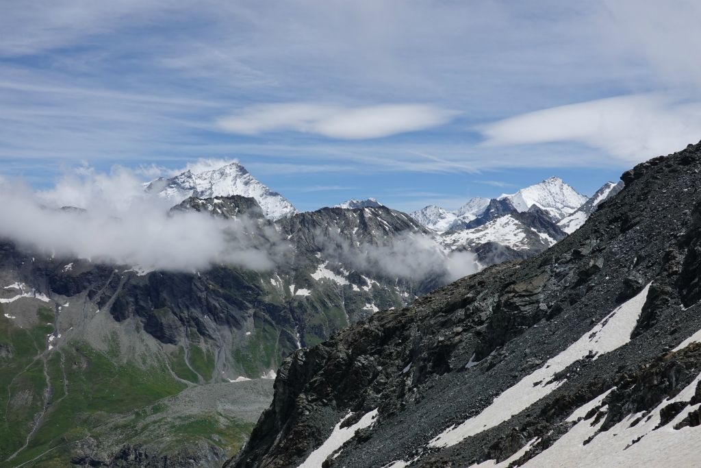 Weisshorn à gauche et  Zinalrothorn à droite